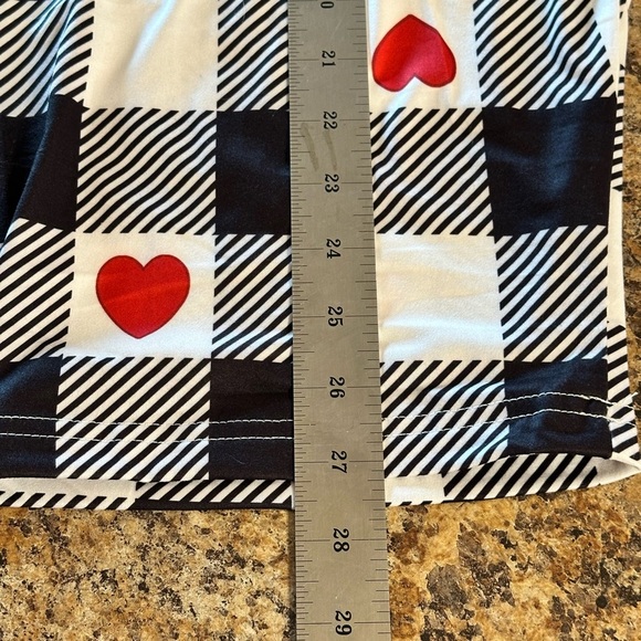 NWOT Black and White Checkered Pajama Set with Red Heart Accents Size Medium - Picture 13 of 15